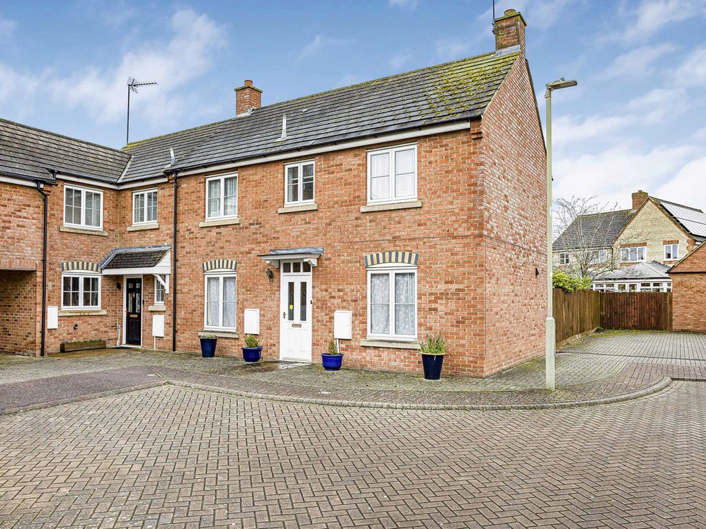 3 bed end terrace house for sale in Corncrake Way, Bicester OX26, £395,000 Zoopla