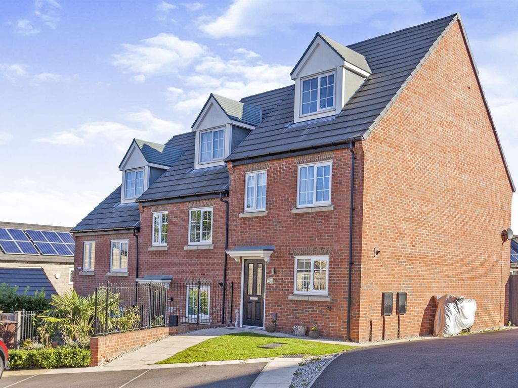 3 bed town house for sale in Calder Way, Crigglestone, Wakefield WF4