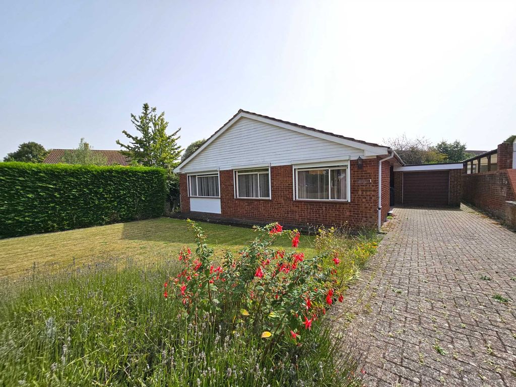 4 bed bungalow for sale in Stephenson Road, Canterbury CT2, £575,000