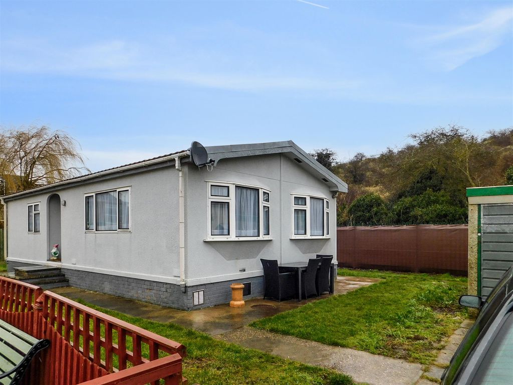 2 bed mobile/park home for sale in Four Seasons Park, Chapel St