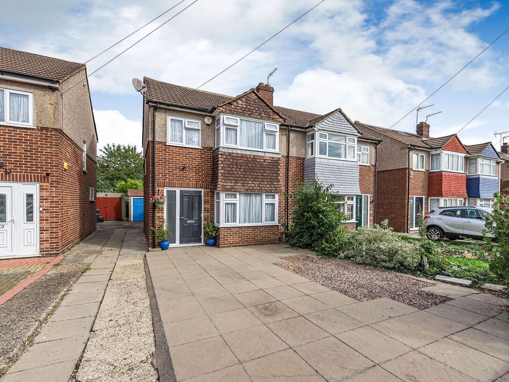 3 bed semidetached house for sale in Edinburgh Crescent, Waltham Cross