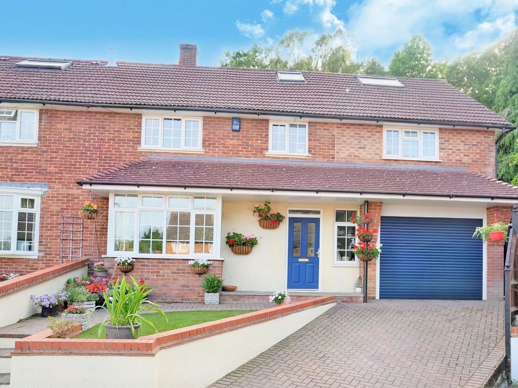 5 bed semidetached house for sale in Beddington Road, Orpington BR5