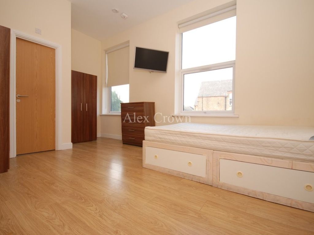 1 bed flat to rent in Bounds Green Road, London N11, £1,200 pcm Zoopla