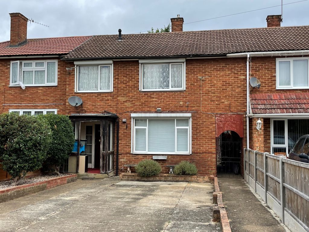 3 bed terraced house for sale in Hawkshill Road, Slough SL2 Zoopla