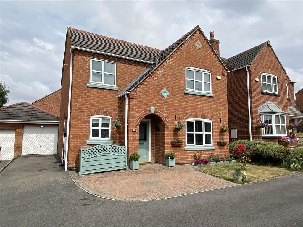 4 bed detached house for sale in Coronation Street, Swadlincote DE11