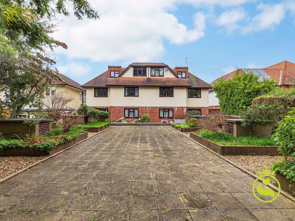 3 bed flat for sale in Penn Hill Avenue, Foxwood BH14, £240,000 Zoopla