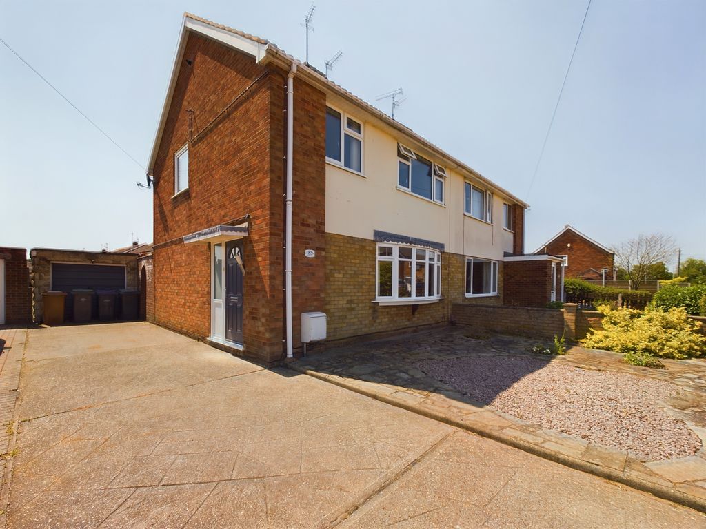 3 bed semidetached house for sale in Dore Avenue, North Hykeham