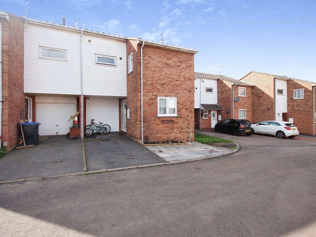 3 bed semidetached house for sale in Kingston Mews, Lambourn Crescent