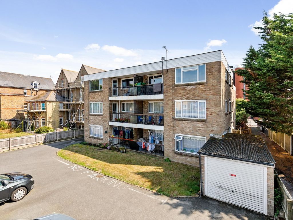 2 bed flat for sale in Cheriton Gardens, Folkestone CT20 Zoopla