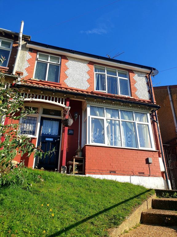 3 bed semidetached house for sale in Talbot Road, Luton LU2, £279,000 Zoopla