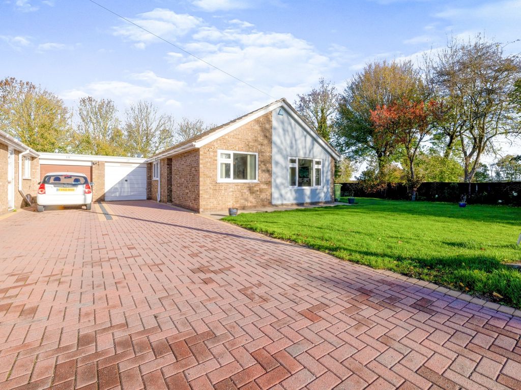 4 bed detached bungalow for sale in Medway, Lincoln, Lincolnshire LN1 Zoopla