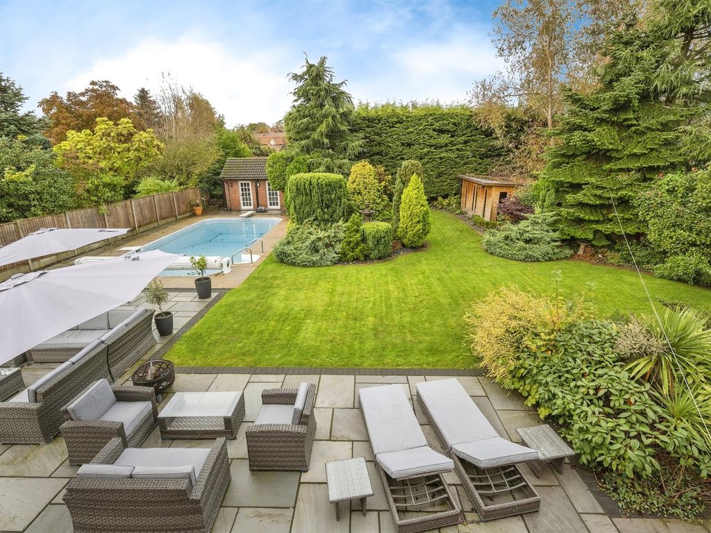 6 bed detached house for sale in Wentworth Court, Bawtry, Doncaster