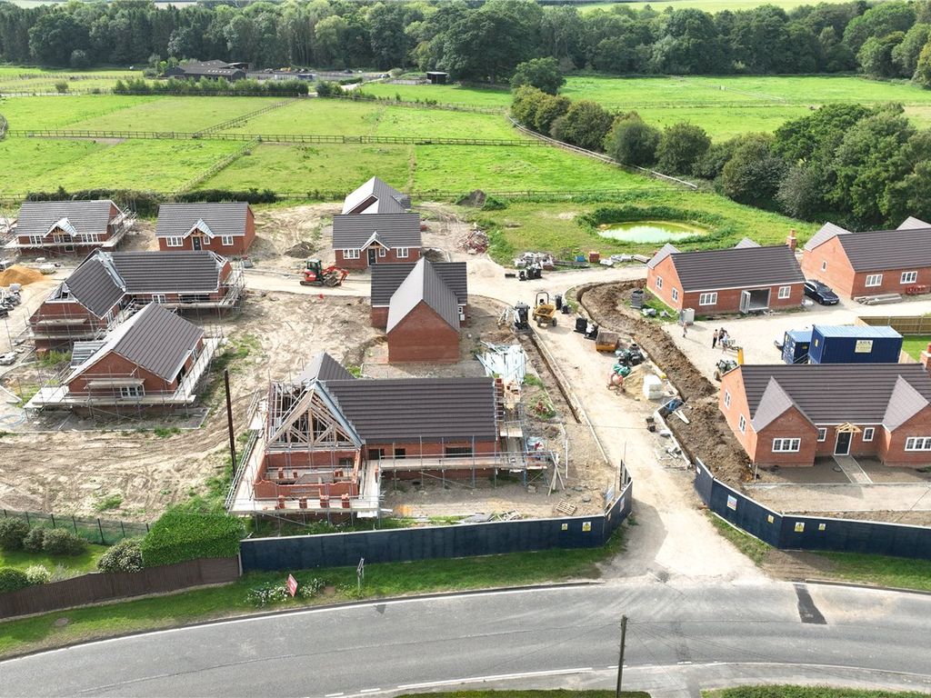 2 bed bungalow for sale in Calleva Rise, Silchester Road, Bramley