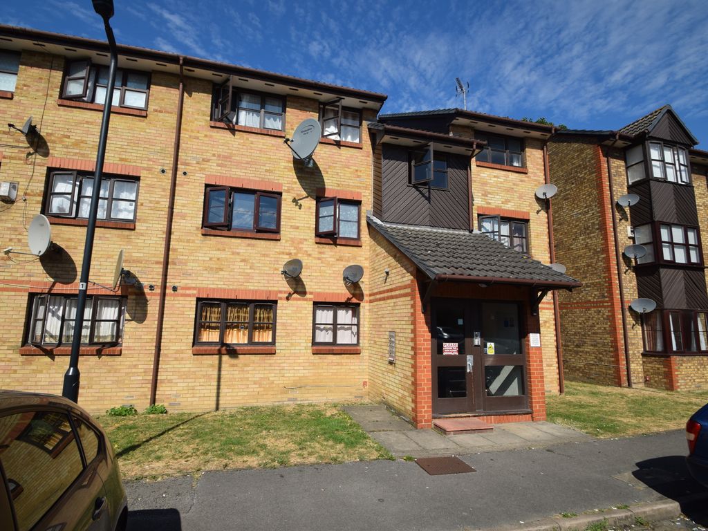 1 bed flat for sale in Kestrel Close, London NW10, £248,500 Zoopla