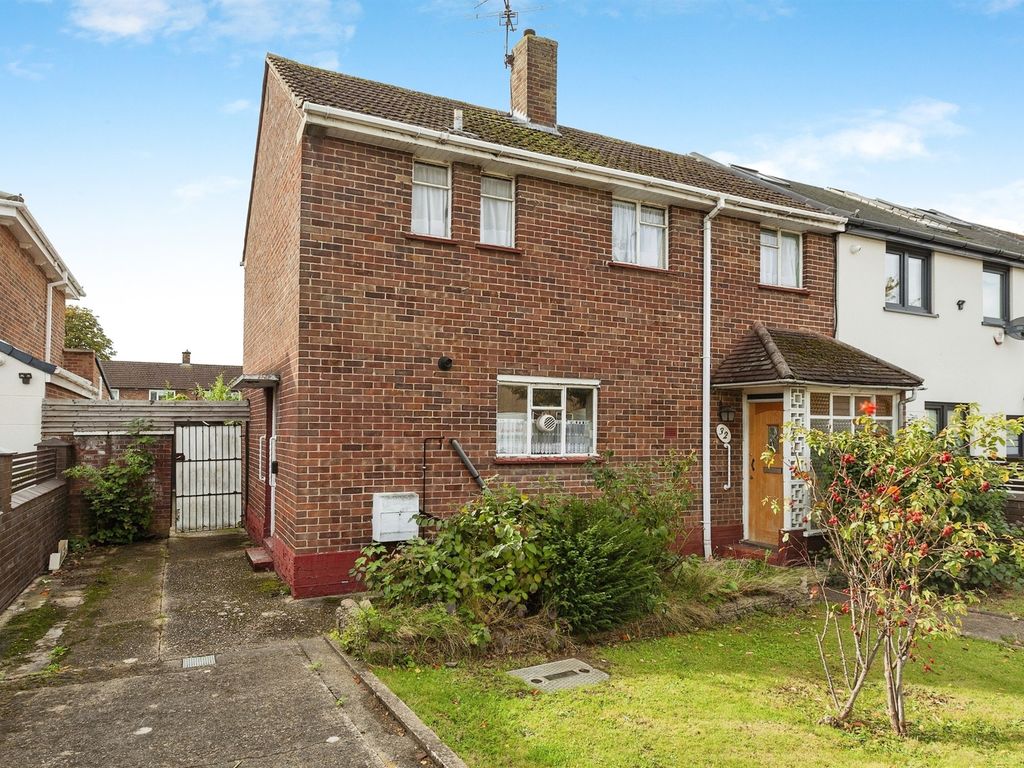 3 bed end terrace house for sale in The Frithe, Slough SL2, £475,000