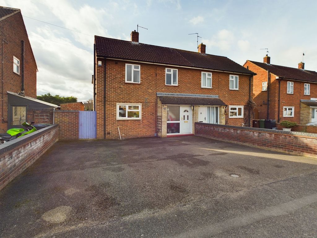 4 bed semidetached house for sale in Pennine Way, Peterborough PE4