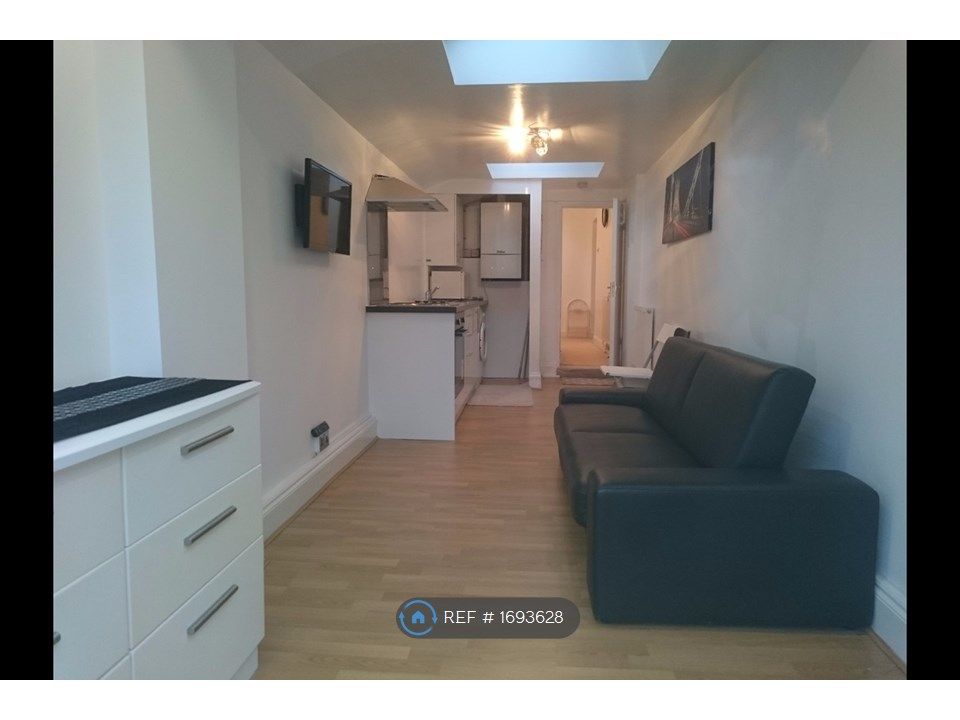 1 bed flat to rent in Glebelands Avenue, Ilford IG2 Zoopla
