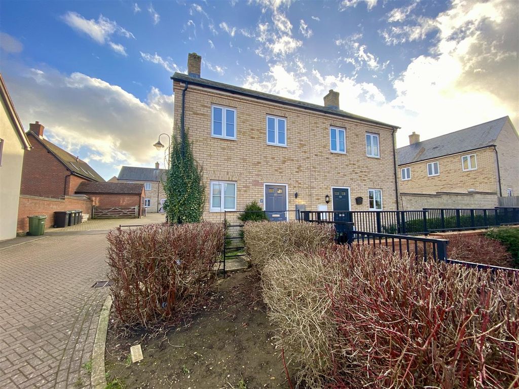 2 bed semidetached house for sale in West End Road, Silsoe, Bedford