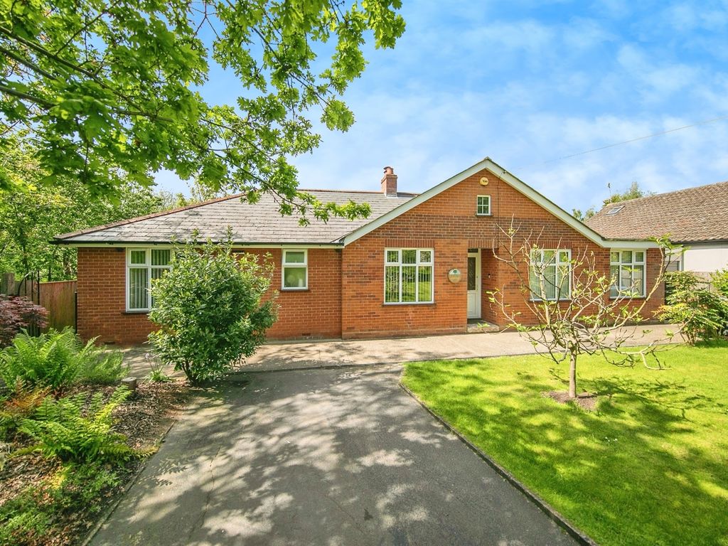 3 bed detached bungalow for sale in Hadleigh Road, Ipswich IP2, £