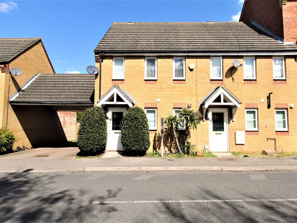 3 bed terraced house to rent in Mayflower Road, Chafford Hundred, Grays