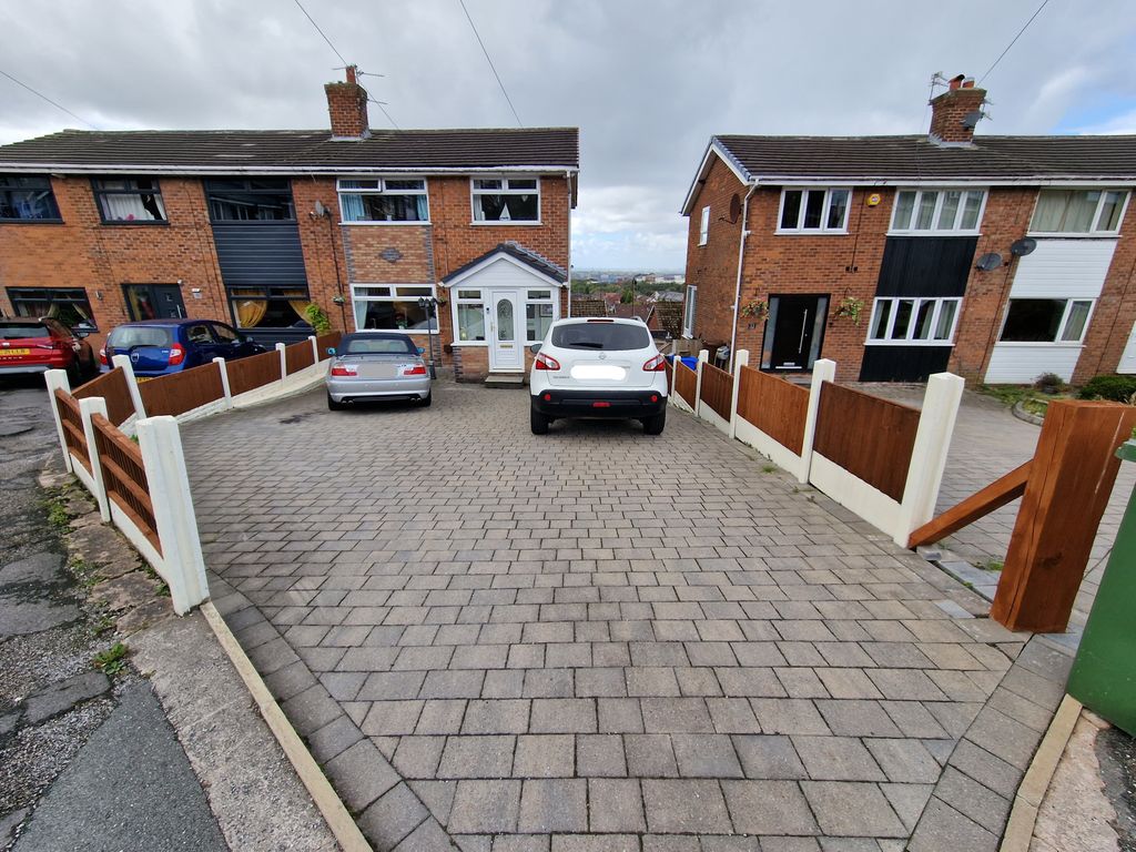 Longridge Avenue, Stalybridge SK15