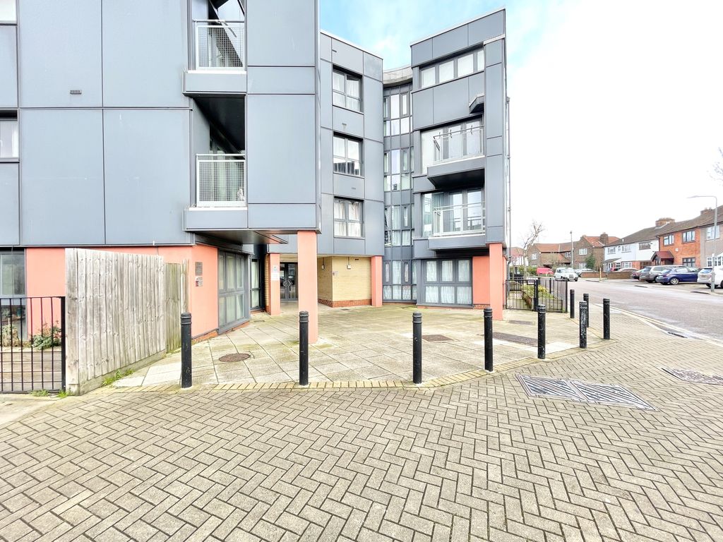 Studio to rent in Invito House, Bramley Crescent, Gants Hill IG2 Zoopla