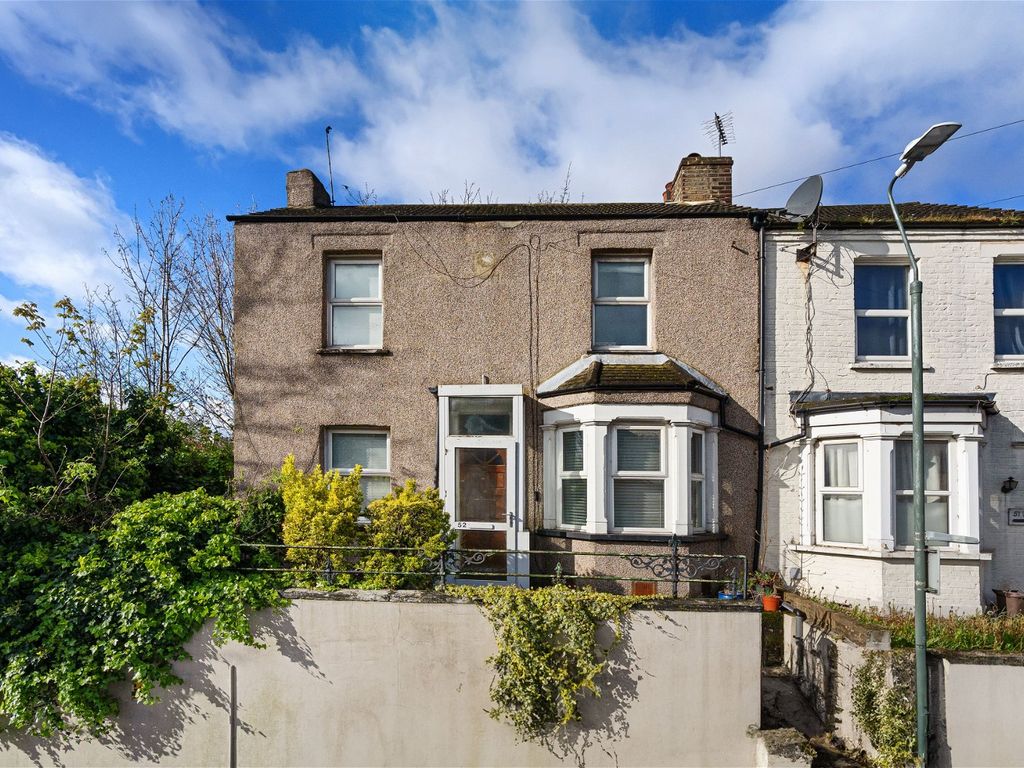 2 bed end terrace house to rent in St. Johns Road, Erith DA8, £1,650