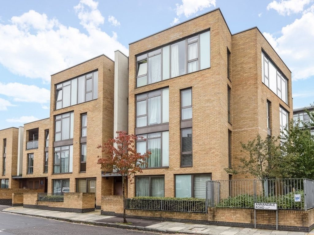 2 bed flat to rent in Union Park, London SE10, £2,000 pcm Zoopla