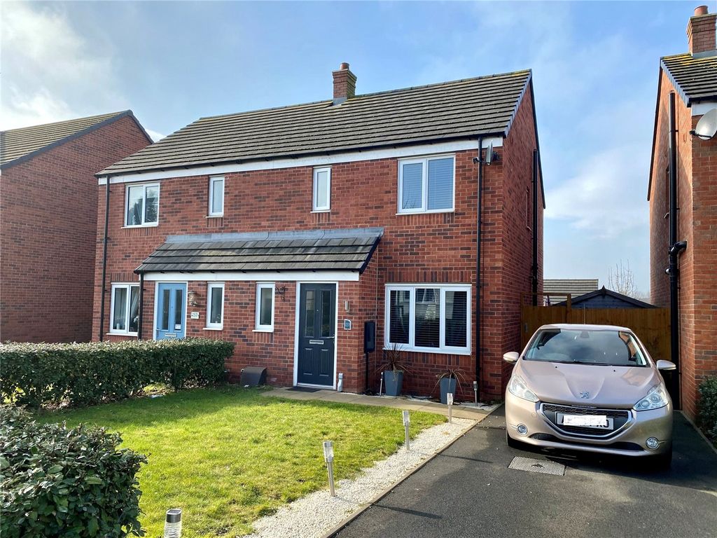 3 bed semidetached house for sale in Greenheath Road, Hednesford