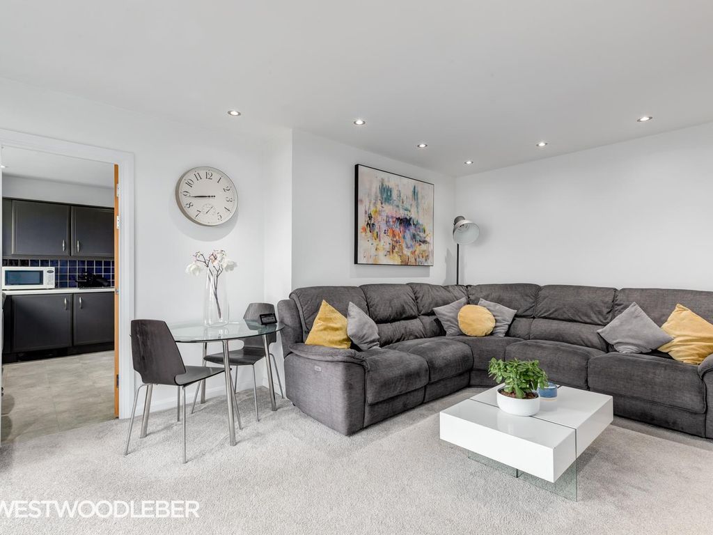 2 bed flat for sale in Ravenscroft, High Road, Broxbourne EN10, £