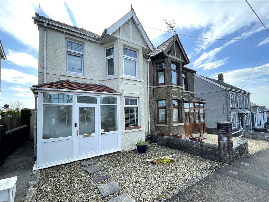 3 bed semidetached house for sale in Waterloo Road, Penygroes
