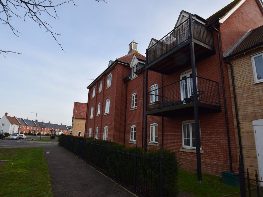 2 bed flat to rent in Hooper Avenue, Colchester CO2, £1,000 pcm Zoopla