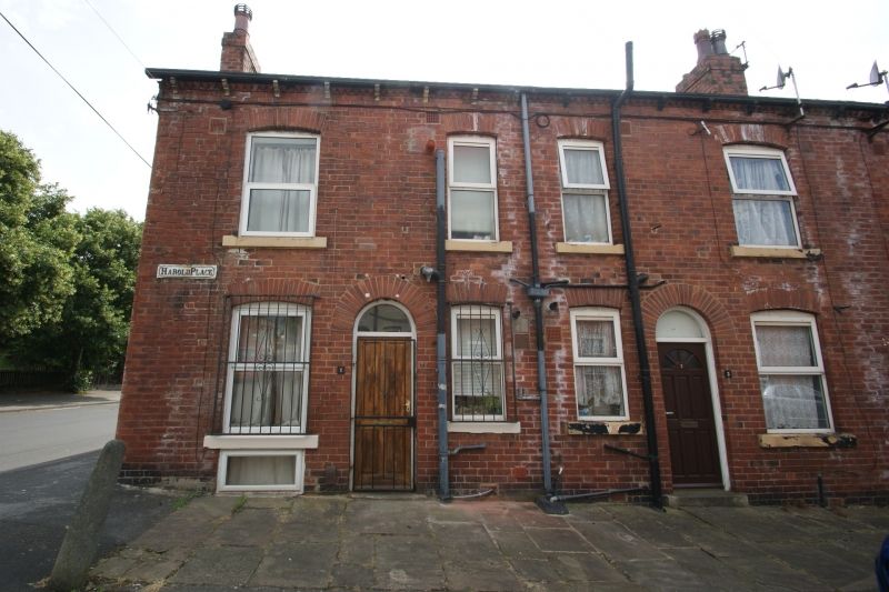 2 bed end terrace house to rent in Harold Place, Hyde Park, Leeds LS6