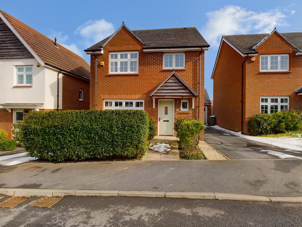 4 bed detached house for sale in Oakdene Drive, Crofton, Wakefield WF4