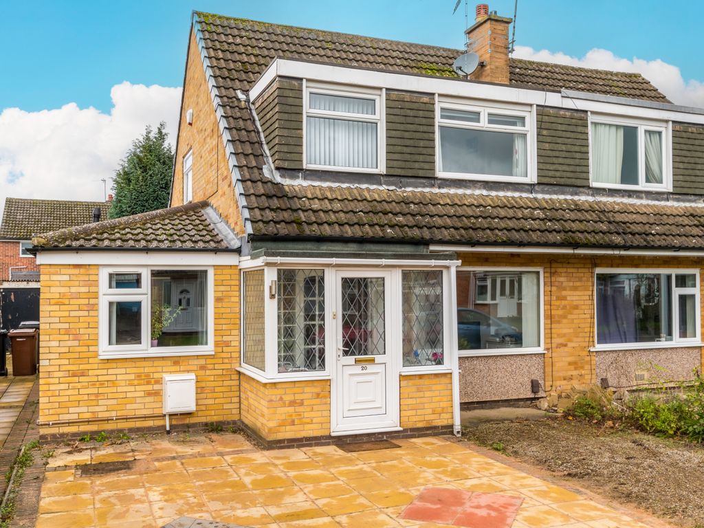 4 bed semidetached house for sale in Longwood Crescent, Shadwell