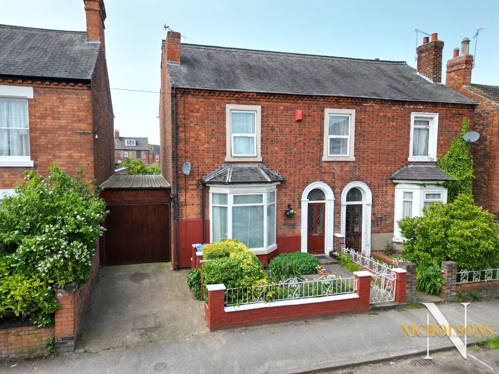 4 bed semidetached house for sale in Cobwell Road, Retford