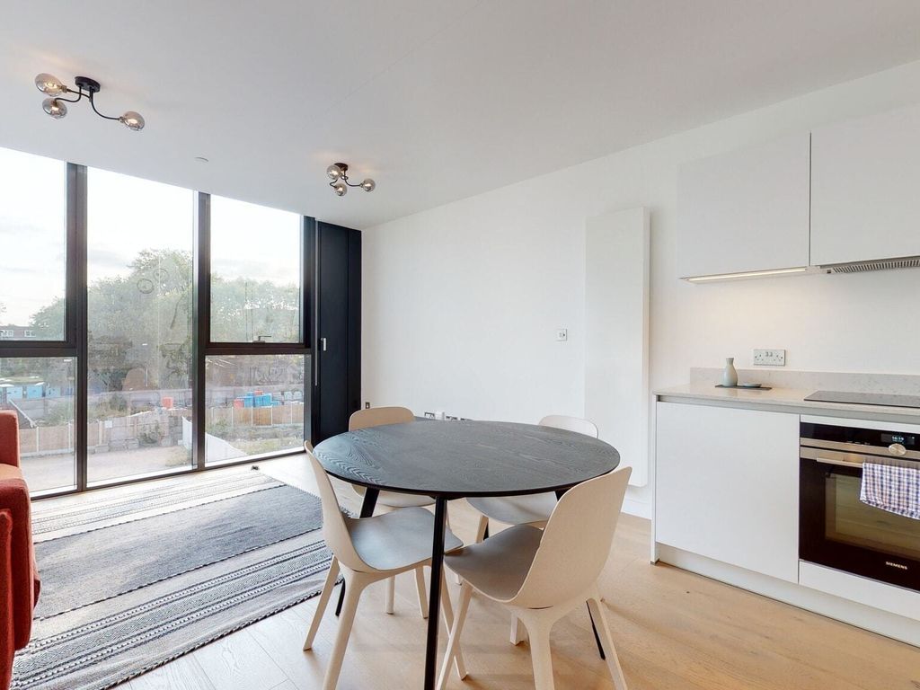 1 bed flat to rent in Highgate Hill, London N19, £2,300 pcm Zoopla