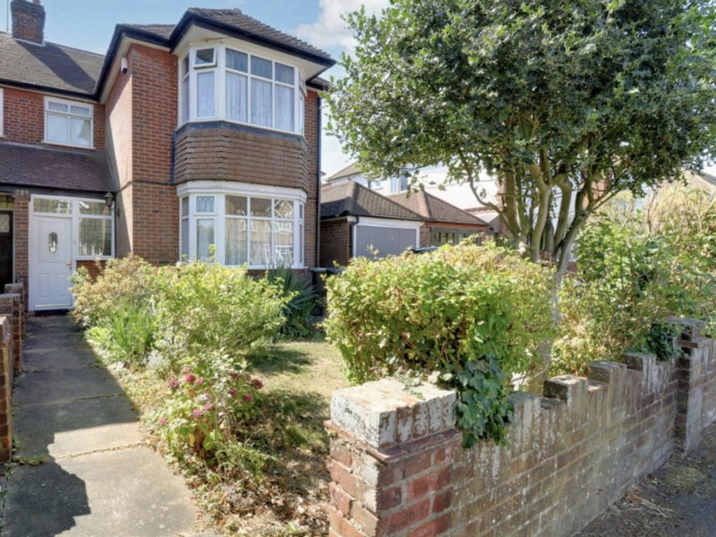 4 bed semidetached house for sale in St. Martins Avenue, Luton LU2, £