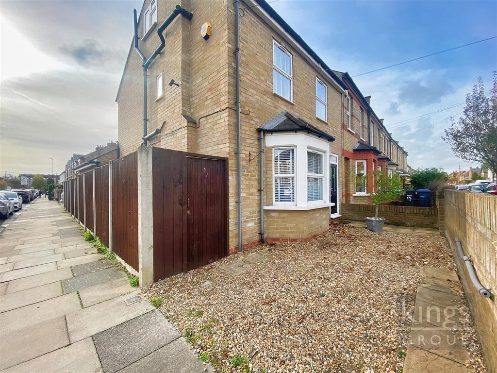 4 bed end terrace house for sale in Hawthorn Grove, Enfield EN2 Zoopla