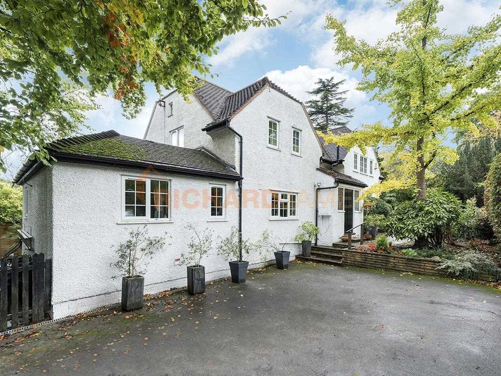 Burtonhole Lane, London NW7  