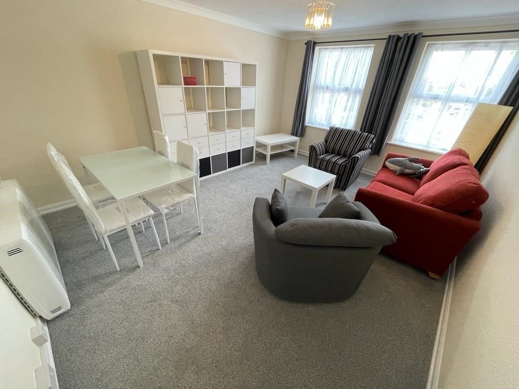 2 bed flat to rent in Vicarage Farm Road, Hounslow TW5 Zoopla