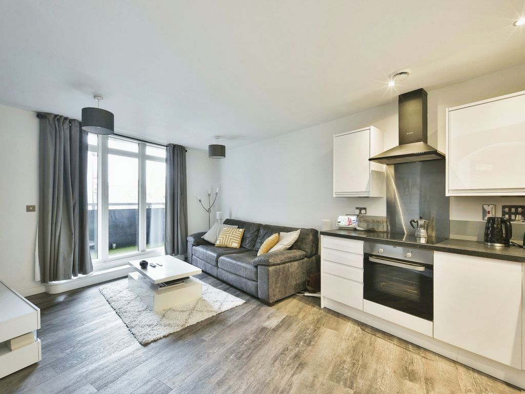 2 bed flat for sale in Kingfisher Meadow, Maidstone, Kent ME16, £