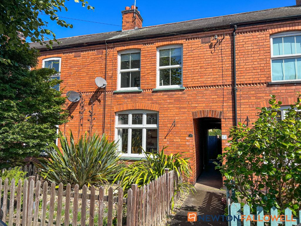 3 bed terraced house for sale in Southend Avenue, Newark NG24, £180,000