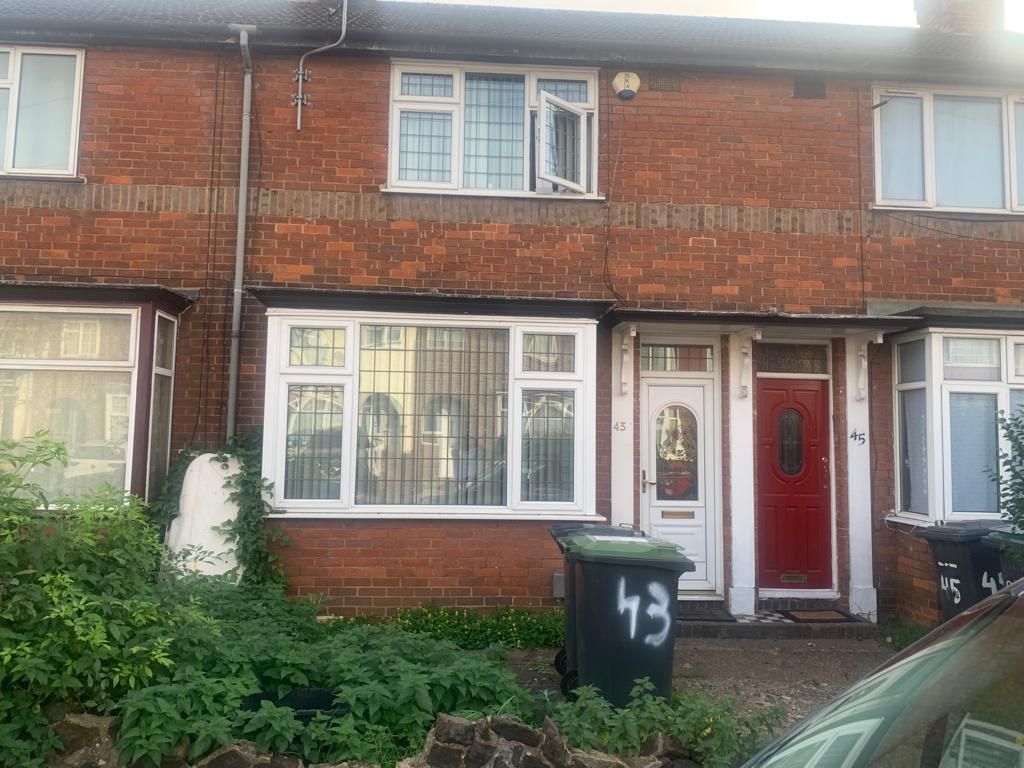 2 bed terraced house to rent in Connaught Road, Luton LU4, £1,150 pcm Zoopla