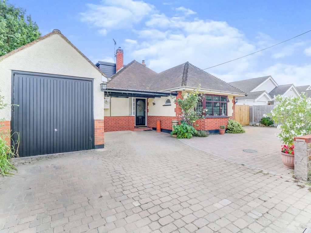 4 bed detached bungalow for sale in Hillcrest Road, Hockley SS5 Zoopla