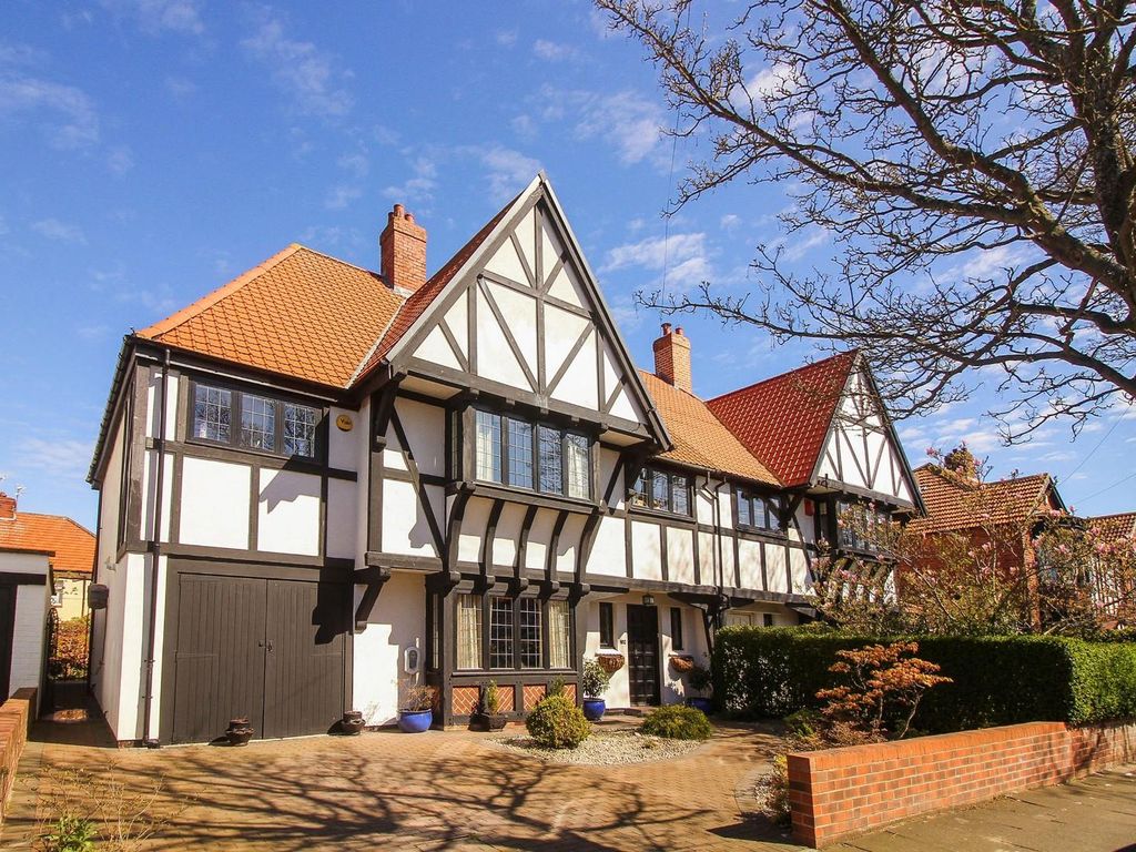 4 bed semidetached house for sale in Holywell Avenue, Monkseaton