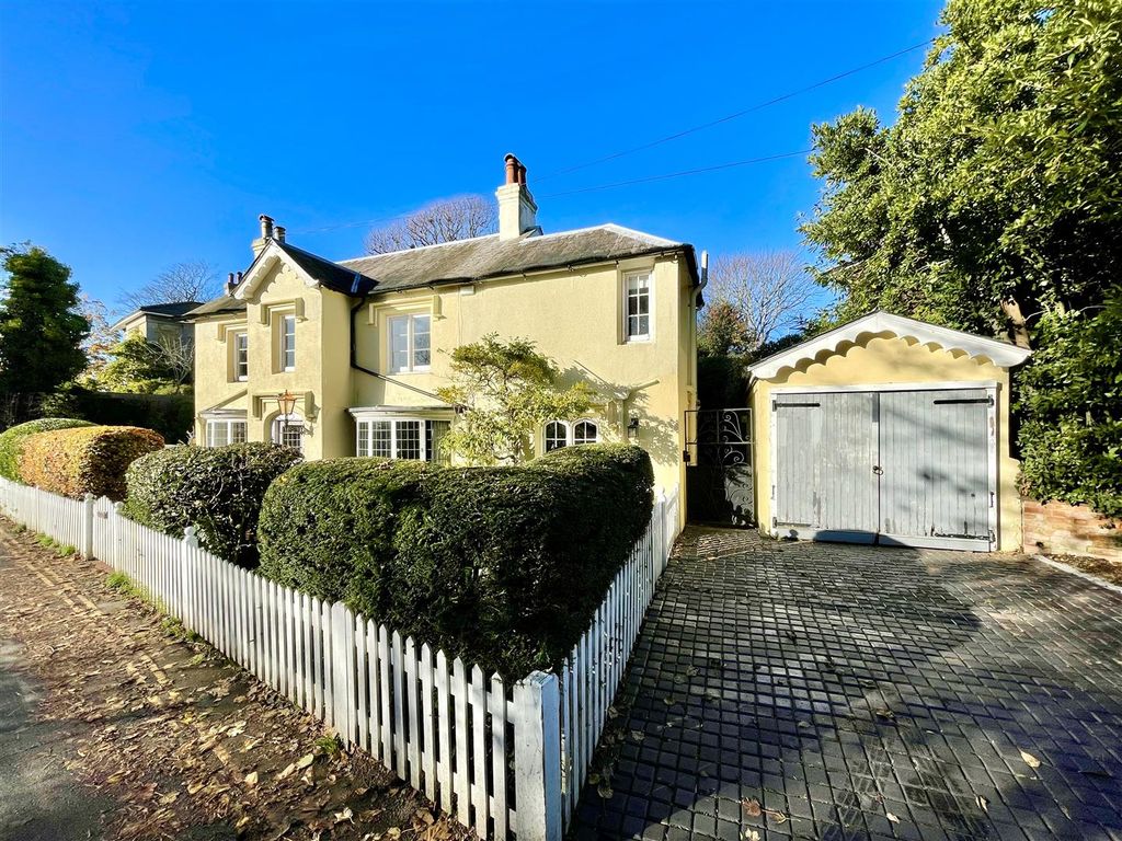 5 bed detached house for sale in Hastings Road, BexhillOnSea TN40, £