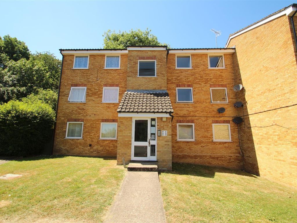 1 bed flat to rent in Valley Green, Hemel Hempstead HP2, £1,000 pcm