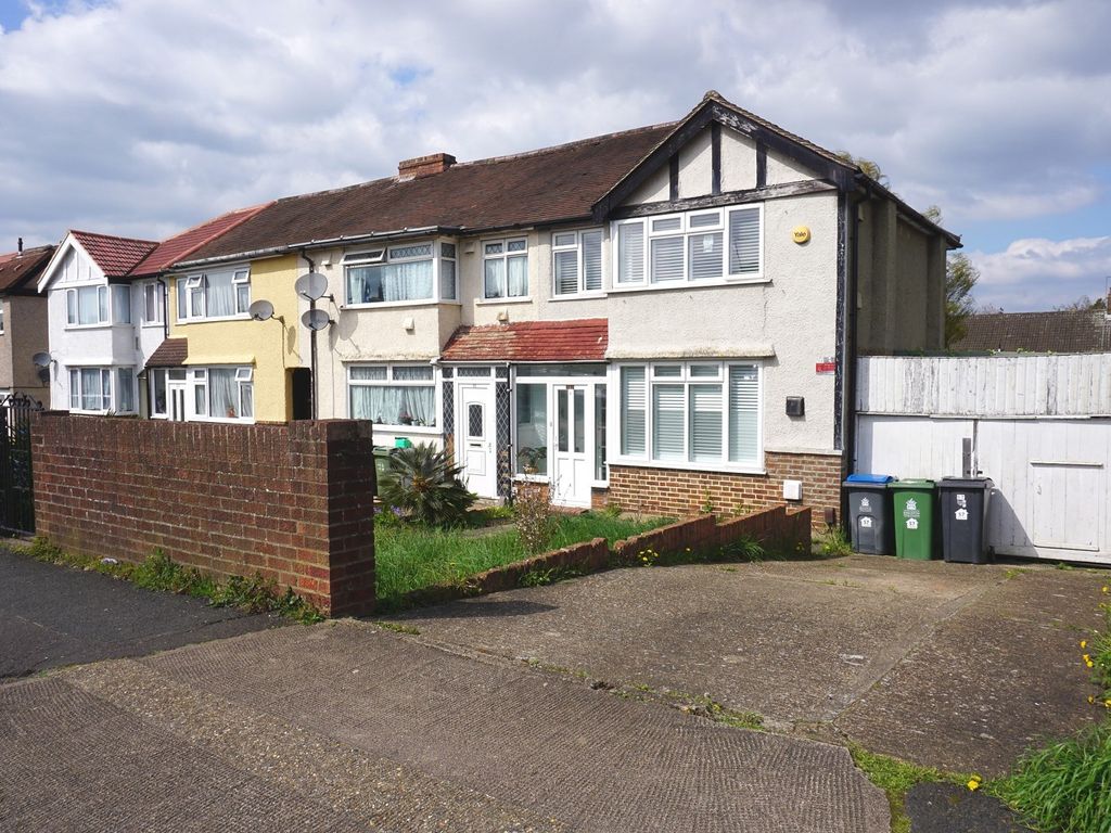 3 bed end terrace house for sale in Bridge Road, Chessington, Surrey