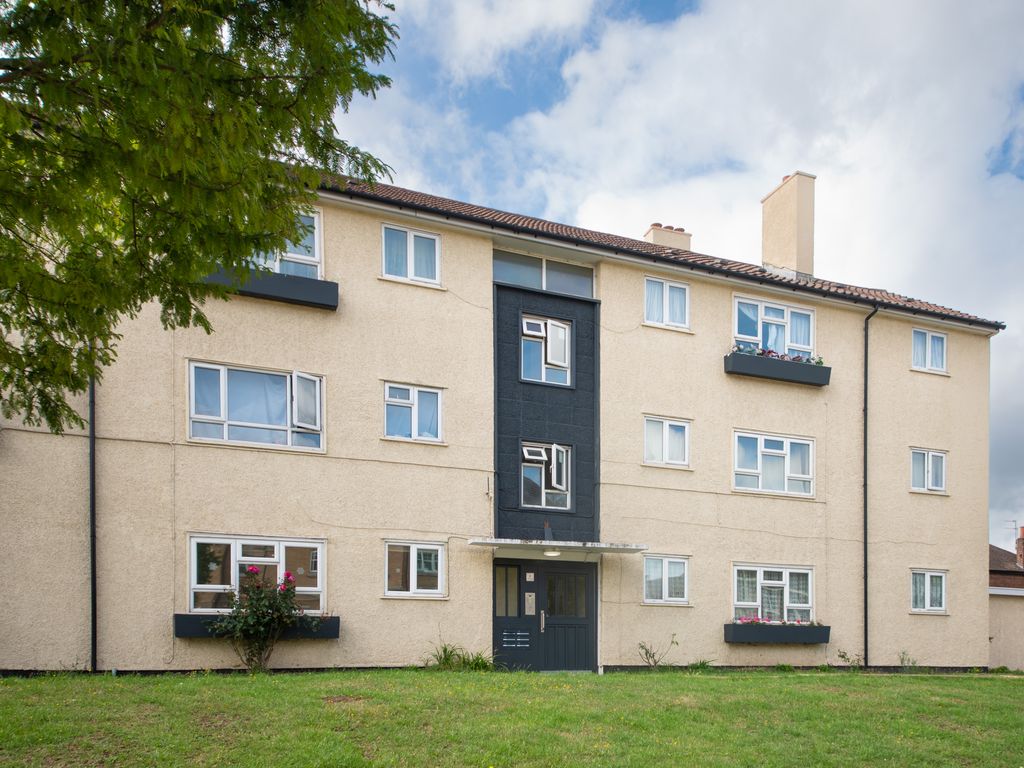 2 bed flat for sale in Burnt Oak Broadway, Edgware HA8 Zoopla